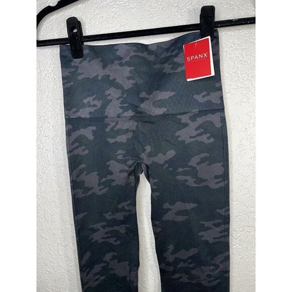 SPANX High Waist Black Camo Seamless Look-At-Me Now Leggings Small NWTS 1D - Picture 4 of 9